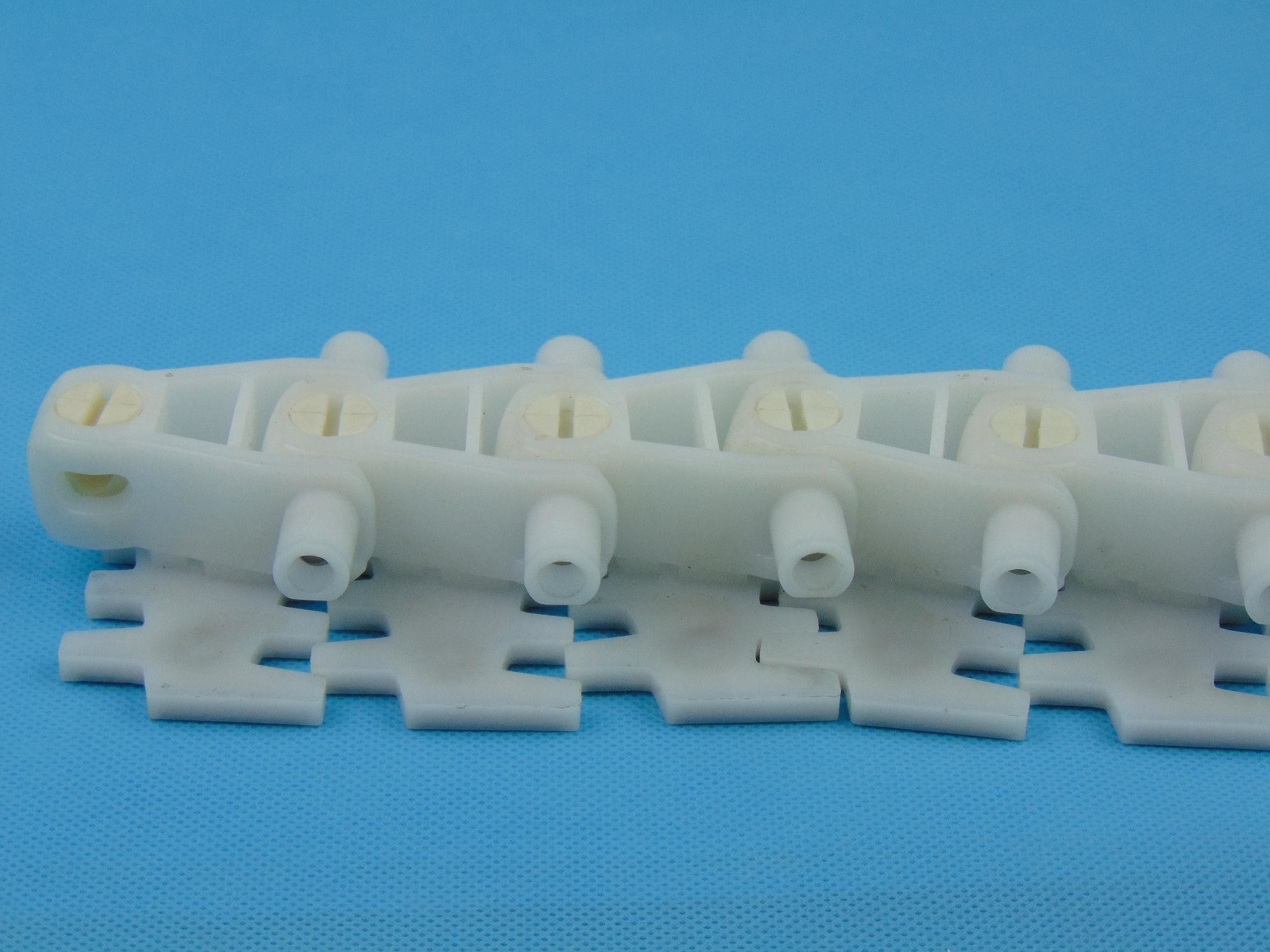 L83D Flexible plain conveyor chains with stainless steel friction top ...
